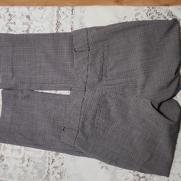 Women's pants...Banana Republic Martin Fit Size 0...black and white tiny checked - Picture 4 of 4